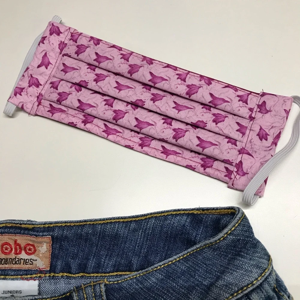 MunandMe Pink floral cotton adult cloth face mask